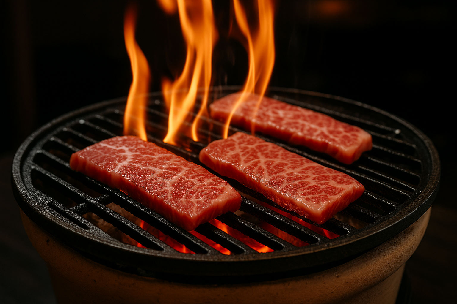 A5 黒毛和牛のサシ入りステーキを炭火で焼く